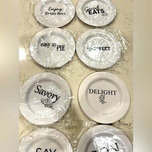 Set of 8 - 6” plastic dessert plates.